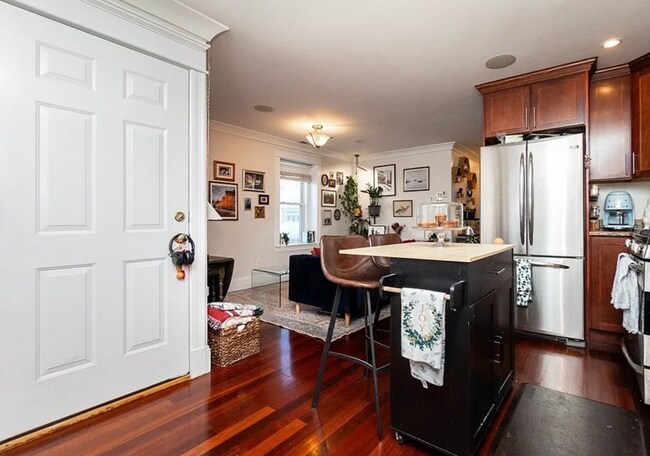 Foto del edificio - 632 E Broadway