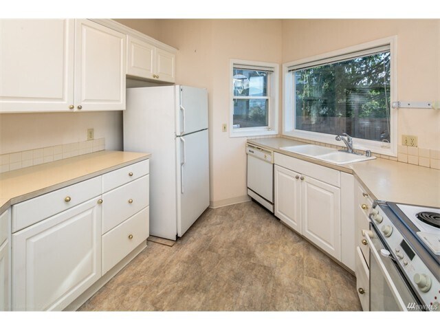 The kitchen is light, bright and white! - 2809 Eldridge Avenue