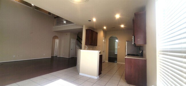 Building Photo - 6023 Schaumburg Dr