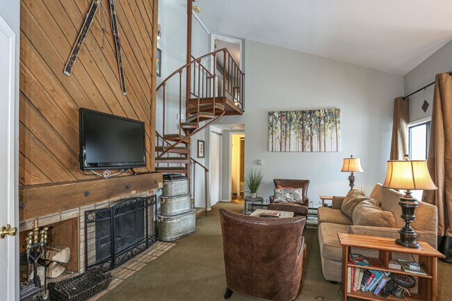 Building Photo - Move in Special! Keystone 2 bed/2bath! Plu...