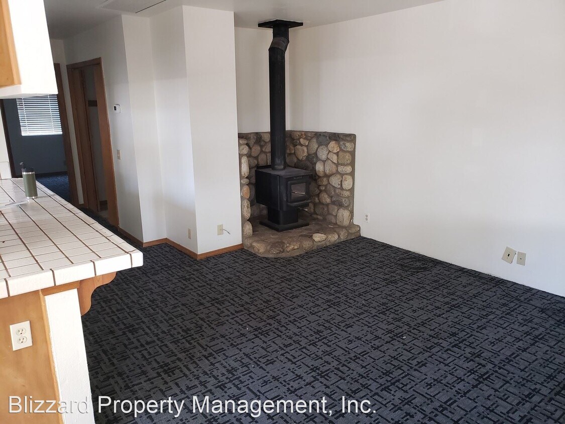 Primary Photo - 169 Lupin St