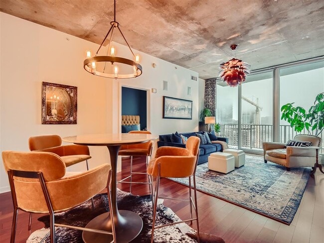 Building Photo - 360 Nueces St