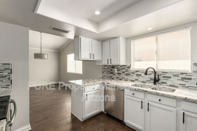 Building Photo - 6317 E Carolina Dr