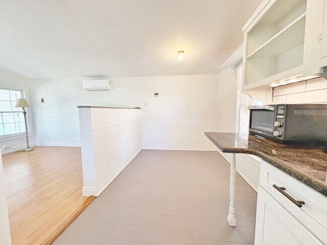 Foto del edificio - Cute country cottage, utilities included!