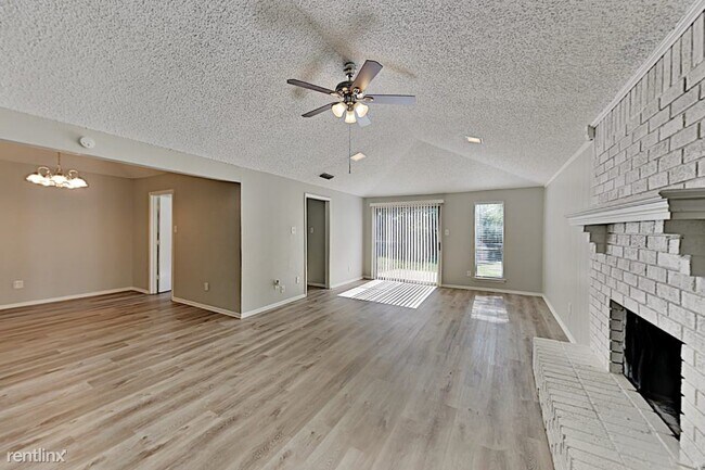 Building Photo - 7712 Los Alamitos St