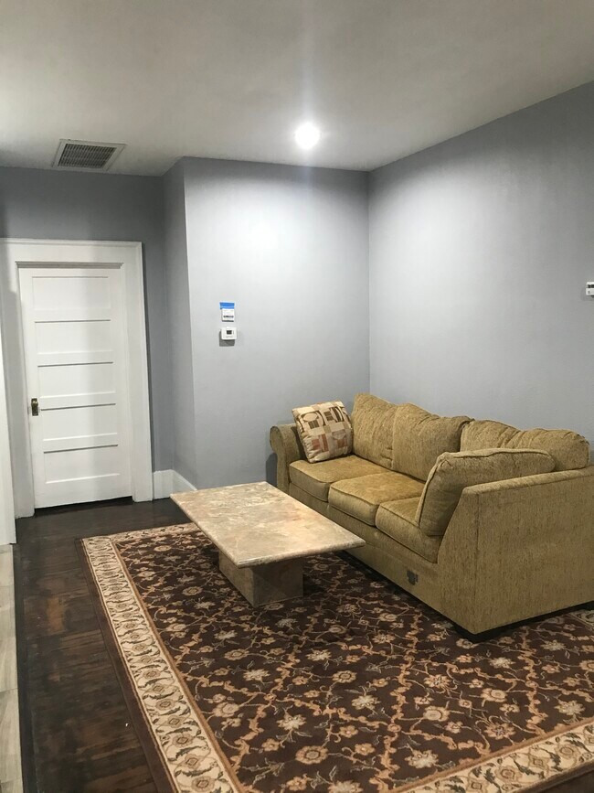 Foto del edificio - 1318 Monterey Rd