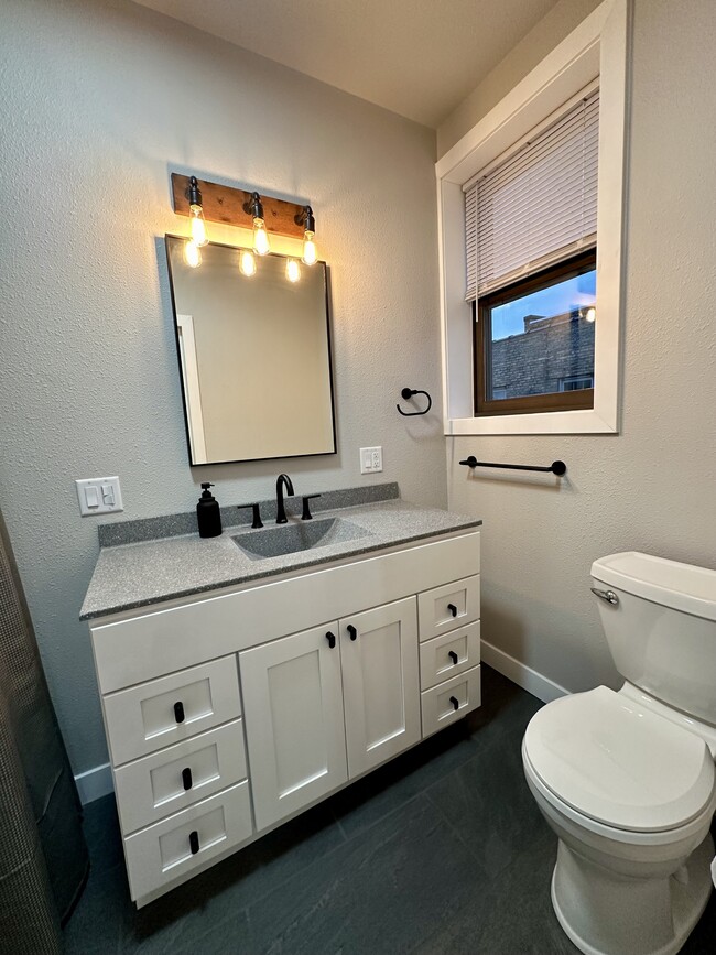 Building Photo - 328 3rd St