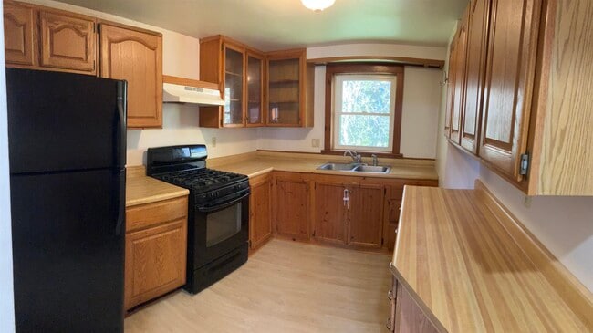 Building Photo - 9 Sawyer Ln
