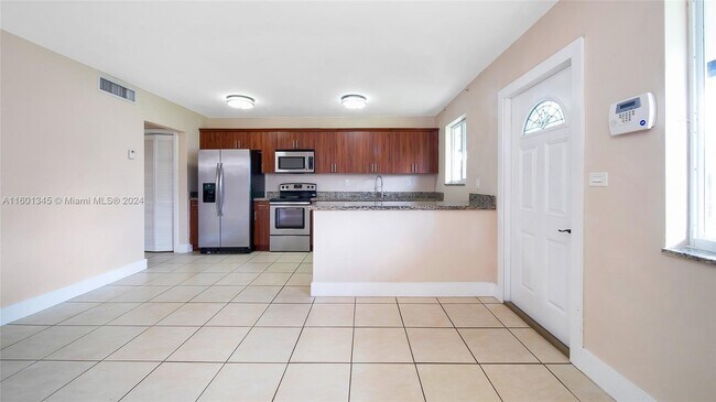 Building Photo - 592 NE 150th St