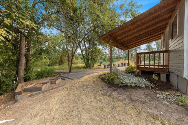 Building Photo - Charming 1 bedroom Cottage