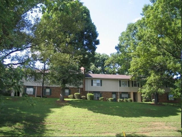 Building Photo - The Highlands Apartments