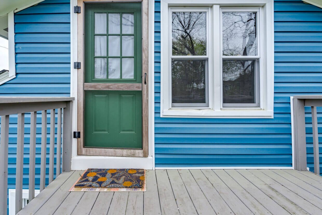 Primary Photo - Well established neighborhood in prime loc...