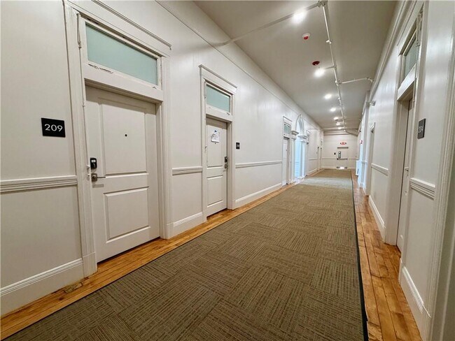 Foto del edificio - 1624 Lonsdale Ave