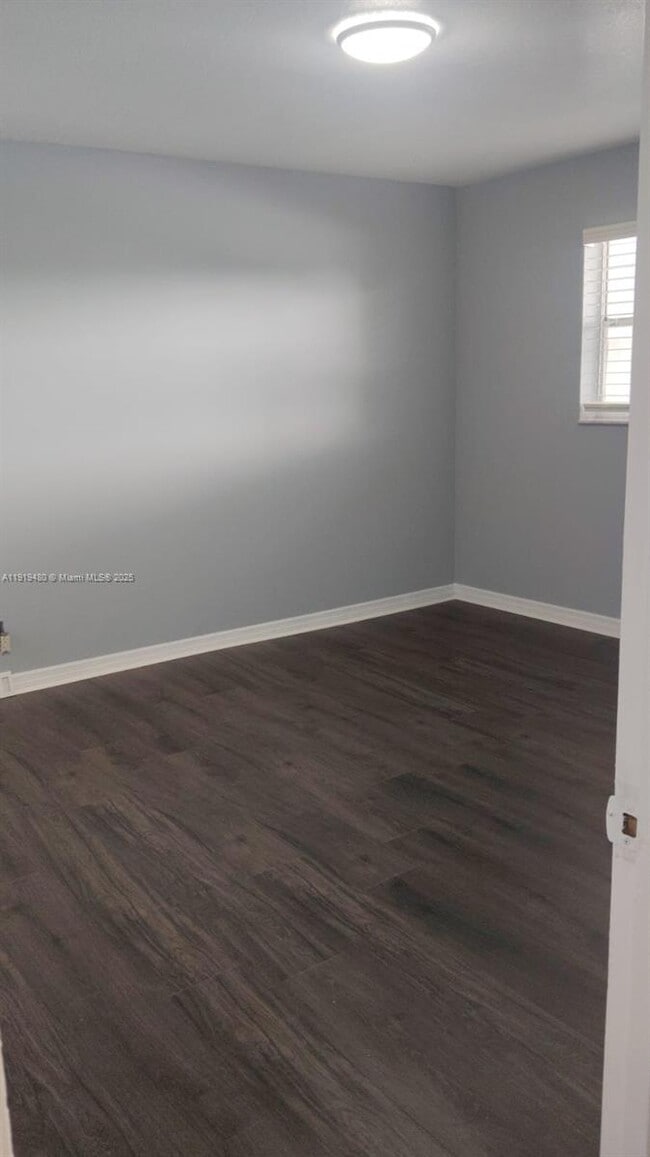 Building Photo - 7910 N Colony Cir