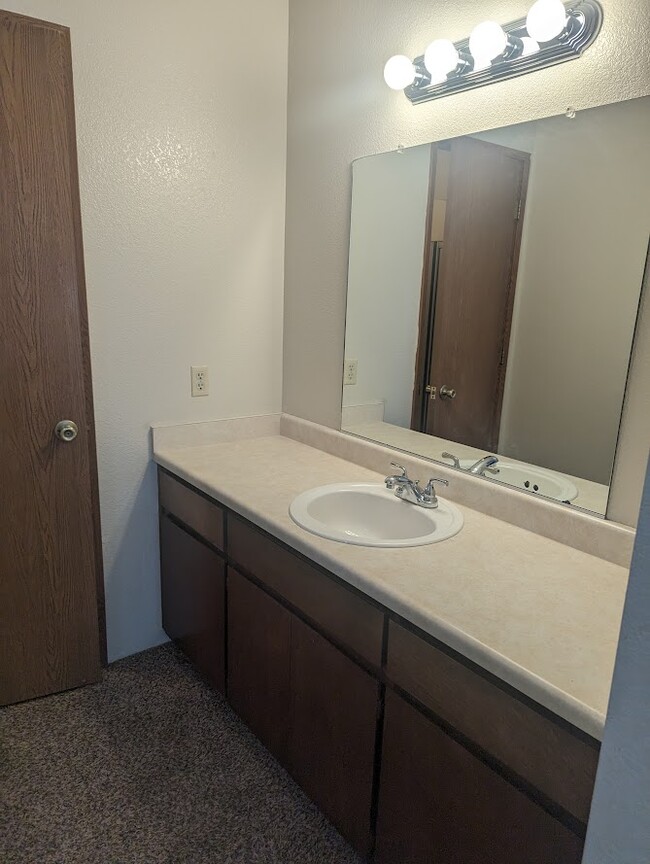 Building Photo - 1229 Burton Ct