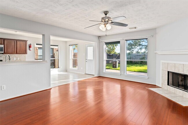 Foto del edificio - 19914 Shore Meadows Ln