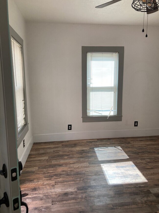 Foto del edificio - *READY FOR MOVE IN* Victorian Home In Reno