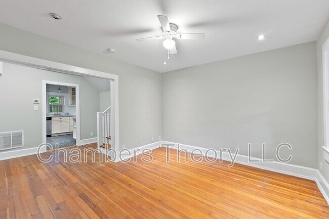 Building Photo - 624 N Alfred St