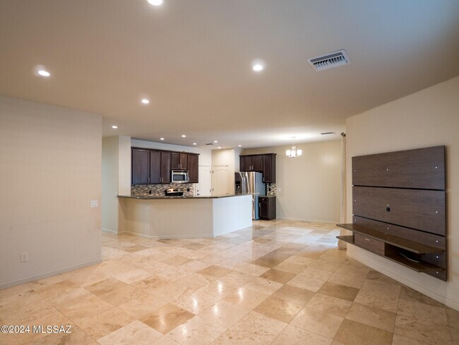 Foto del edificio - 4249 N Golden Ridge Ln