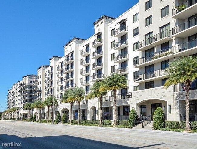 Building Photo - 3 br, 2 bath  - 7000 Coral Way 306