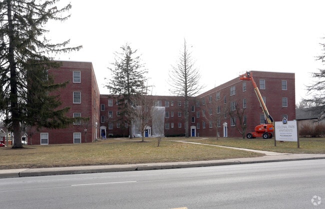 Building Photo - Colonial Park