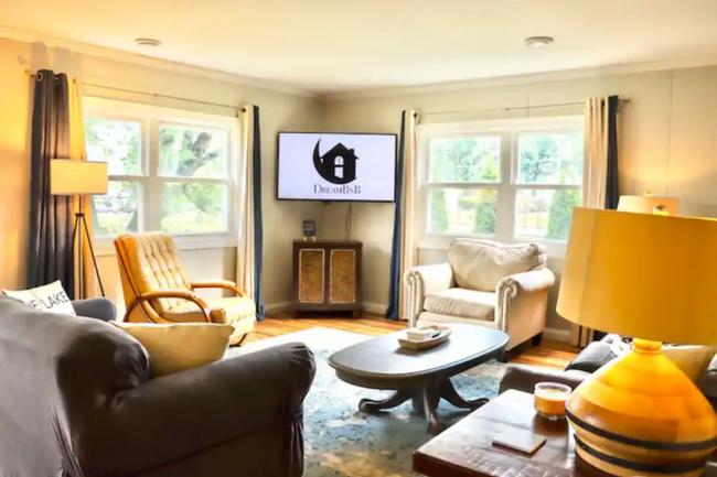 Spacious living room with a smart tv - 410 Jefferson St