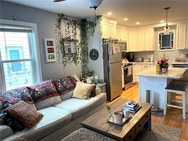 Building Photo - 15 Third School St