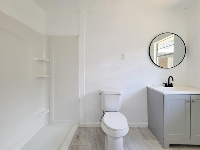 Building Photo - 5103 Karu Dr