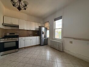Building Photo - 606 59th St