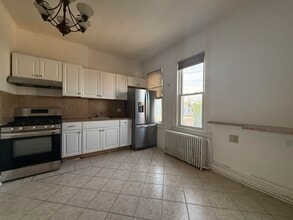 Building Photo - 606 59th St