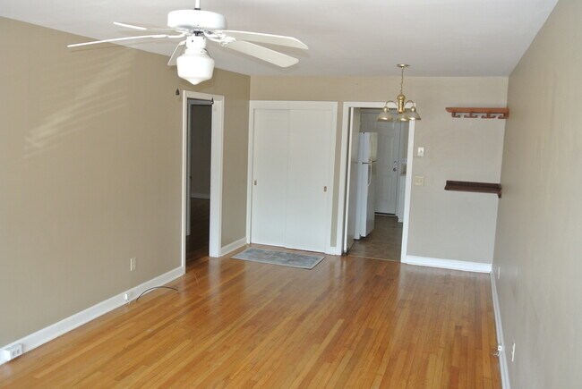 Building Photo - 503 E Glenn Ave