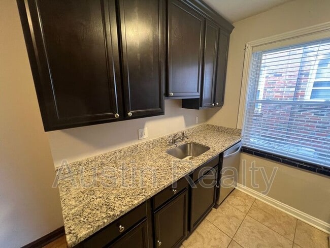 Building Photo - 1035 Claytonia Terrace
