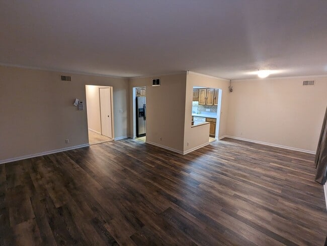 Building Photo - 5526 Heatherdowns Blvd