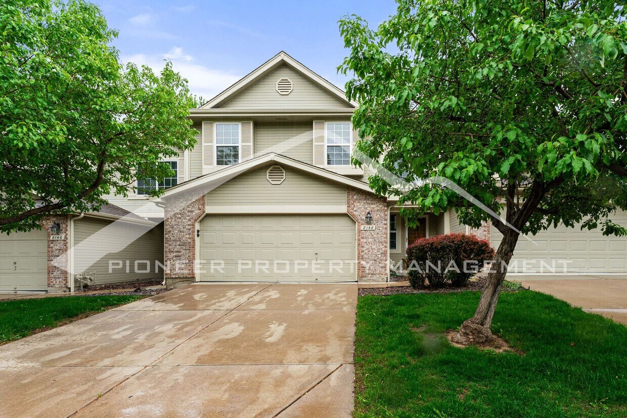 Primary Photo - Gorgeous Home with Washer/Dryer and Centra...