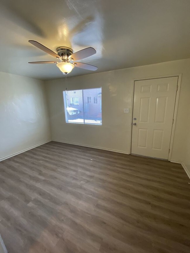 Building Photo - 1 Bedroom Apartment For Rent in Lomita