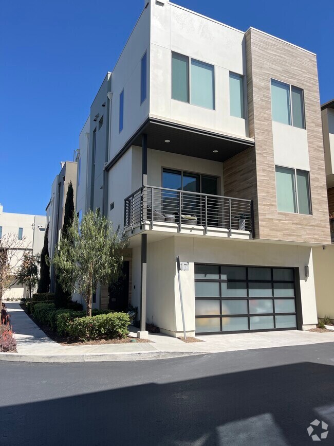 West Newport Beach Apartments for Rent with Extra Storage Newport
