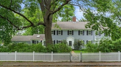 Building Photo - 205 Brattle St