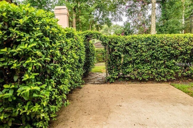 Foto del edificio - 4829 Shoreline Cir