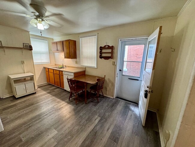 Building Photo - 1509 Hatteras St