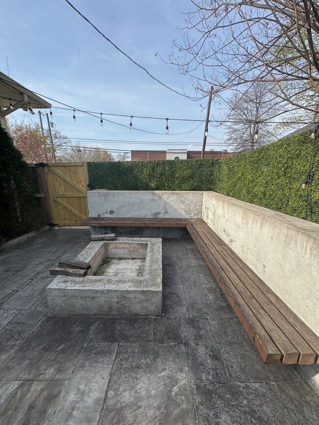 Foto del edificio - 3 bed, 2.5 bath home with spacious layout and oversized den/bonus room. Features include a fully ...