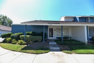 Building Photo - 26315 Roundtree Ct