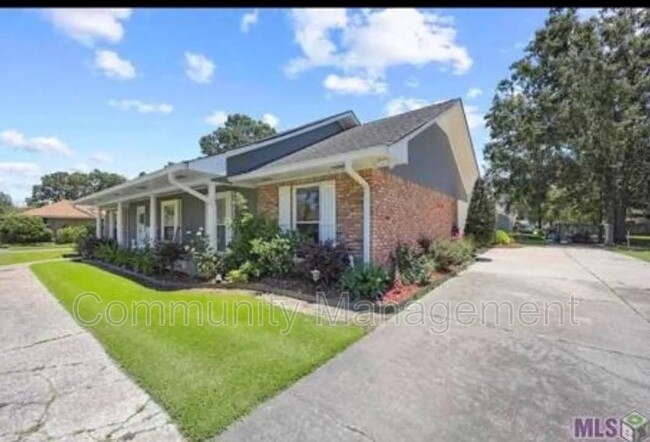 Building Photo - 6225 Chattanooga Dr