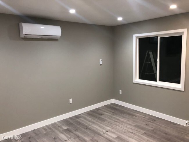 Building Photo - Studio, 1 bath Apartment - woodland hills
