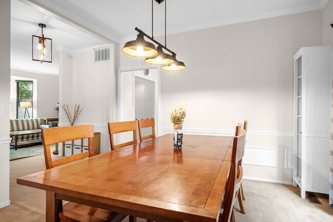 Foto del edificio - 6 month lease available now
