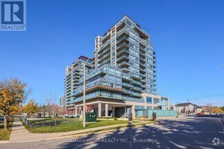 Building Photo - 9088-9088 Yonge St