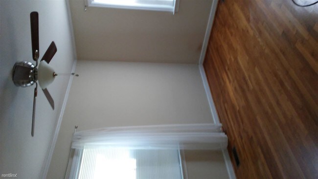 Building Photo - 116 Plainview Ave