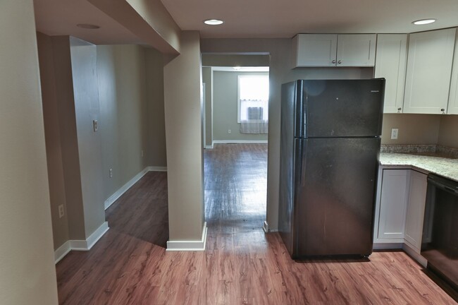 Building Photo - 3 Bedroom on Boas St w/ Parking AND a $750...