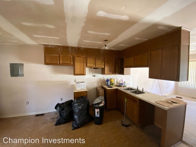 Building Photo - 634 Hillcrest Dr