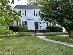 Building Photo - 55 Pinewood Ave