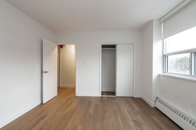 Photo du bâtiment - 190 Jameson Ave